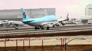 Korean Air Boeing 747-4B5 Landing LAX [HD]
