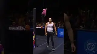 #DarbyAllin спускается со стропил, чтобы помочь во время #AEWDynamite!