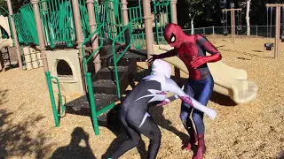 Spider-Verse Spiderman and Spider Gwen @Andrawiz