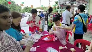 SJKC Shang Wu's Wushu members learning how to make mooncake