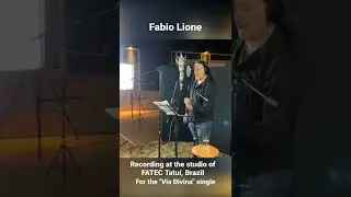 Fabio Lione gravando no est&uacute;dio da FATEC Tatu&iacute; para o nosso single 