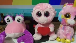 My plushie is singing about friends for their New Year talent show 