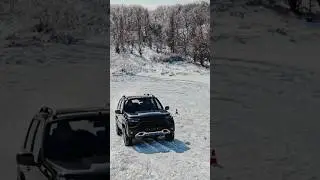 Нива Трэвел на А/Т резине на снежном подъеме