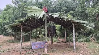 Busy 16-Year-Old Single Mom Completes Palm Leaf Roofing for New Bamboo House in the Forest