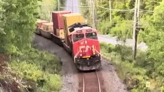 CN Z121 with GECX 2040 unit and then Via Rail 14 at Laurie Park Provincial Bridge!