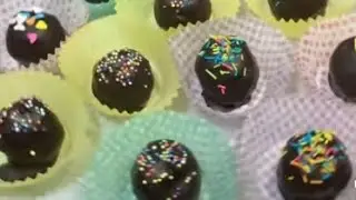 Do you have leftover cake make this amazing recipe|| chocolate cake pops only in 5 mins||cake balls