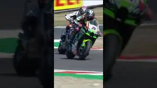 The EPIC battle between Redding and Lowes 🔥 | 2022 #GBRWorldSBK 🇬🇧