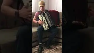 Novidade Velha - Daltro Bertussi, interpretada por Lucas Resner