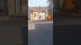 Arde un veh&iacute;culo en el centro del El Robledo