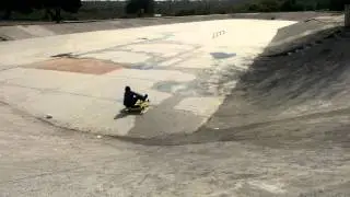Derly falls in the park with an Avalancha