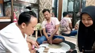 Tutorial memotong prodo Paes Ageng bersama Mamuk Makeup Jogja