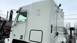 2017 Freightliner Coronado Tri/A Sleeper Heavy Haul Truck