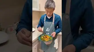 想吃水煮鱼很久了，今天无意间提了一嘴晚餐大叔就给安排上了，味道比外面餐厅的还好吃，大叔不仅家务做得好还做得一手好菜，这样的男保姆希望大家可以在言语上善良一点，毕竟谁都有老的时候…#记录真实生