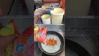 One of the papeda toppings that I like is spicy fried noodles #streetfood #papeda #majayuk #aa