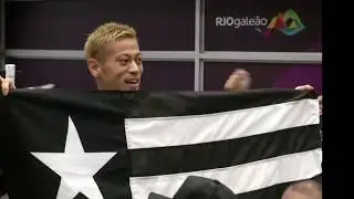 Botafogo fans wildly welcome midfielder Honda as he arrives in Rio
