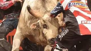 WRECK Louisville Slugger takes out Kasey Hayes (PBR)