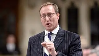 Peter MacKay says he&rsquo;ll support Andrew Scheer in a leadership review
