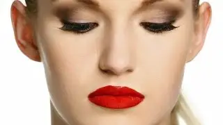 Anne Hathaway in Batman TDKR Makeup Look: Catwoman Makeup Tutorial Video