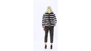 Elegant jacket with an English collar made of natural chinchilla fur.