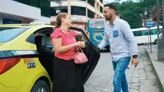 Taxista hace una obra de caridad y la vida le pagó así