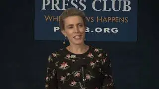 Clarissa Ward receives the 2022 the Fourth Estate Award