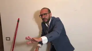 Fef&egrave; :  napoletano , gay , imbranato, con la r moscia( schiccheria aggiunta da me )