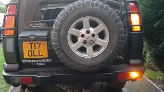 Testing my cheap Chinese strobes installed into the rear lights of my Land Rover Discovery 2