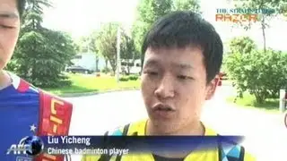 Beijing residents react to resignation of star badminton player
