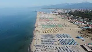 spiaggia  libera in darsena  Viareggio