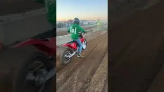 STARK VARG ELECTRIC DIRTBIKE MAKES AN INSANE PASS IN A DRAG RACE!!! #Shorts #starkvarg