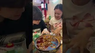 葉子換飯挑戰 葉子換飯的第57餐，北京的老闆娘就是豪爽，但一個不小心，又戳中肺管子了。#人間煙火 #記錄真實生活 #以物換物
