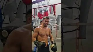 Padre Xuly entrena con un Boxeador Profesional 🥊