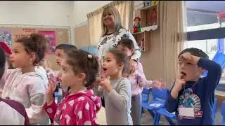 VIDEO 2026 01 04 16 18 17 סרטון רוקדים ושרים את שיר הפרידה מהסבים ומהגן
