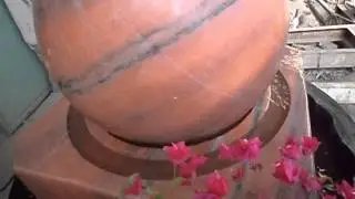 Floating sphere fountain