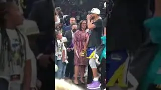 The Warriors team giving props to Steph Curry for winning the Finals MVP 🙌