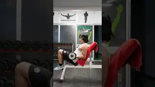 Curl con manubri su panca a 45&deg;