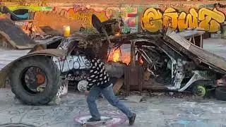 Meeting Chicken Andy  and IP2 RV at the SkatePark-Slab City, CA