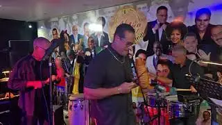ORQUESTA DE MENOR A MAYOR. EN LOS COROS (TITO ORTOS)