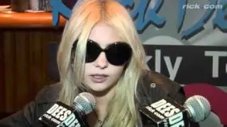 Taylor Momsen at the 2011 Grammys!!