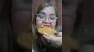 unas deliciosas migadas oh pelliscadas de queso y chicharr&oacute;n en salsa