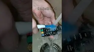 Чистка пульта телевизора - Внешняя и внутренняя чистка пульта от телевизора / Lifekaki / #Shorts