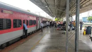 11050 SCSMT Kolhapur Ahmedabad Express Train Arrival Announcement At Miraj Junction Railway Station 