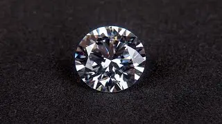 Shopping in Cayman: Diamonds International