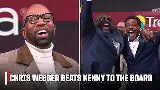 Chris Webber beats Kenny Smith in a race to the board 🤣🏃&zwj;♂️ | Inside the NBA