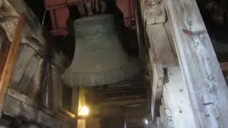 Alla tre klockorna inne i tornet i Visby domkyrka (kameravideo, 5 versioner)
