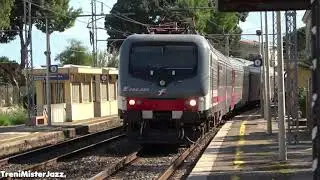 Locomotiva E 464 234 sun  con respingenti tradizionali in accelerazione.