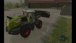 Claas Torion 1914   / Silage refilling in the cow barn /