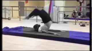 Chest roll  - Acro