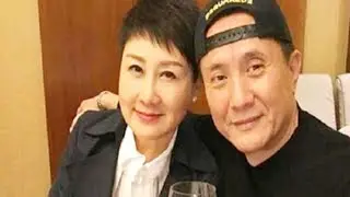 56岁张凯丽老公曝光，原来是赫赫有名的他，难怪恩爱了几十年！