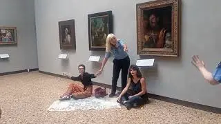 Blitz di Ultima Generazione, attiviste toccano 